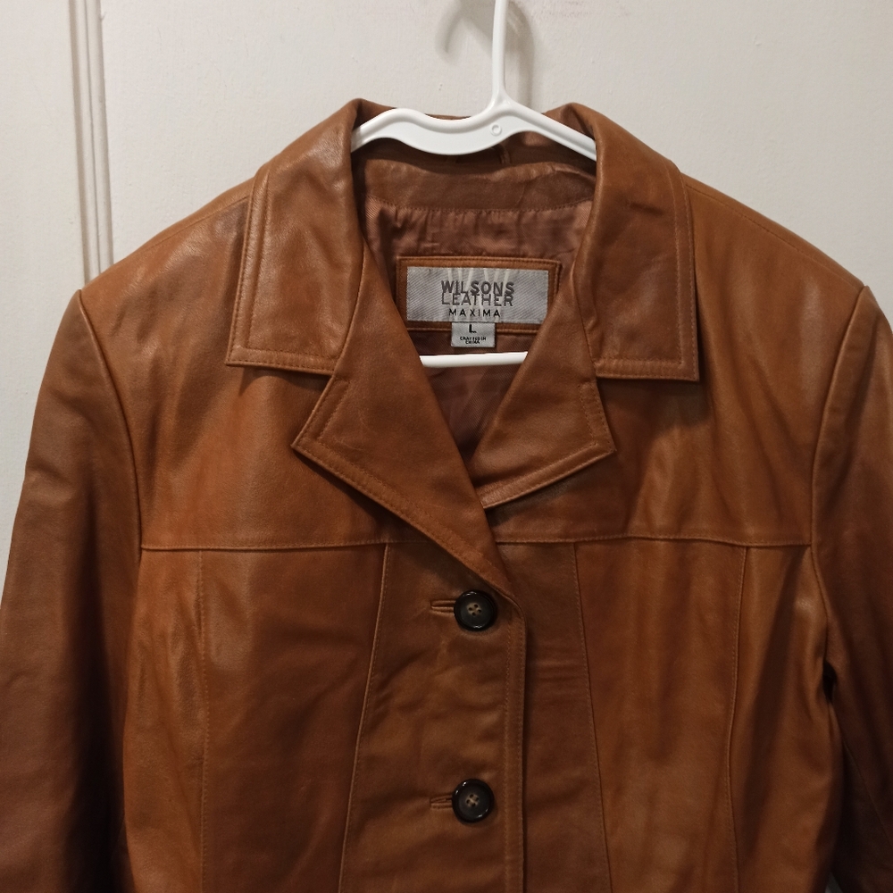 Vintage Wilson women's Leather Coat/ Jacket. Size large - Picture 2 of 16